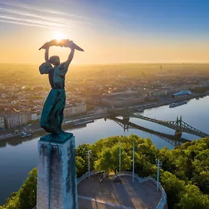 Kristal Gellert Hill Отель